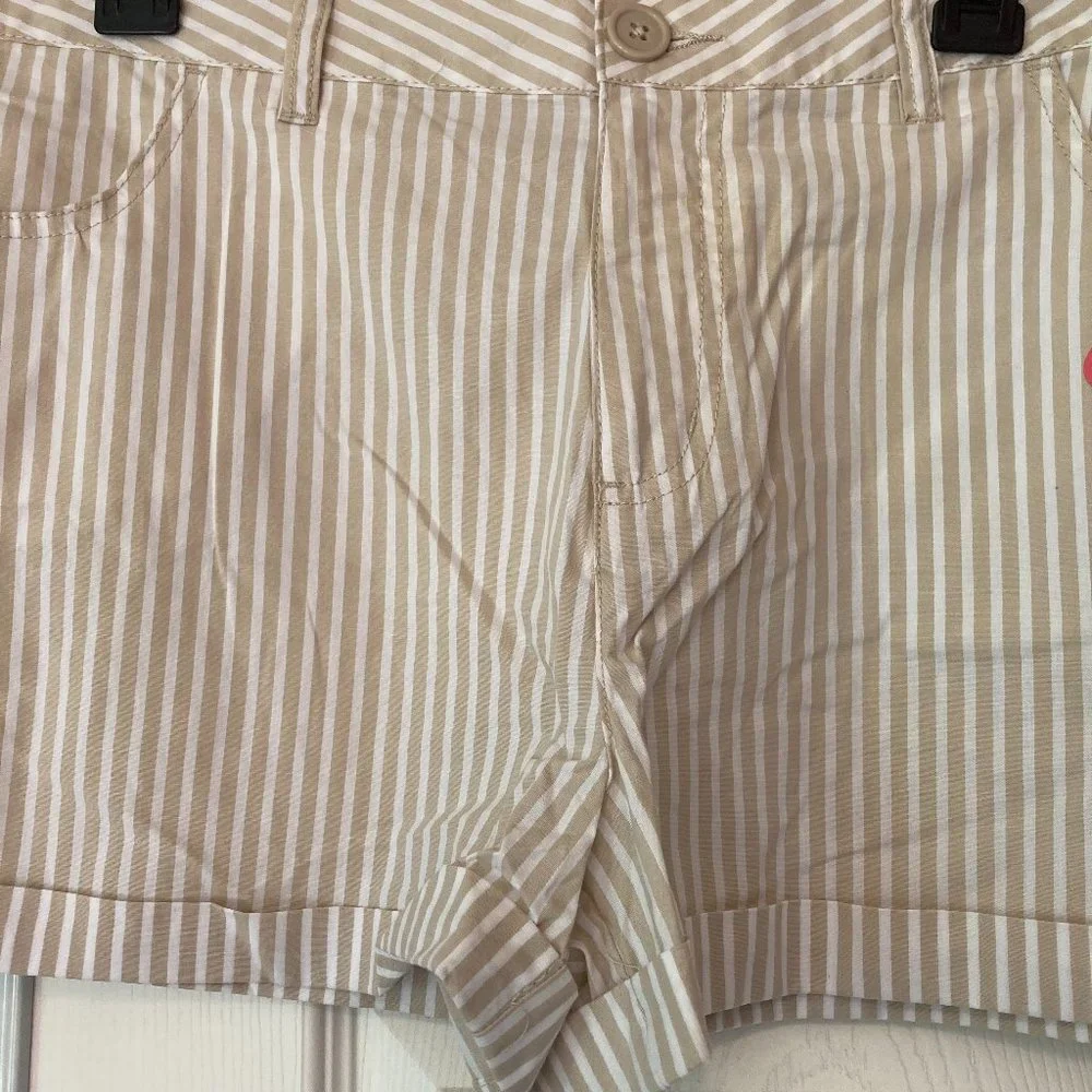 NWT Mix & Co Womens Khaki White Beige Stripe woven short Stretch Pockets Size L - Picture 3 of 7